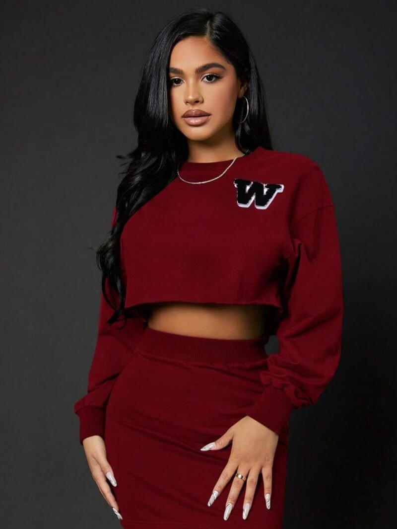Letter Embroidery Drop Shoulder Crop Sweatshirt