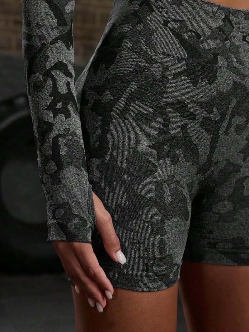 Camouflage Print Raglan Sleeve Long Sleeve Crop Top