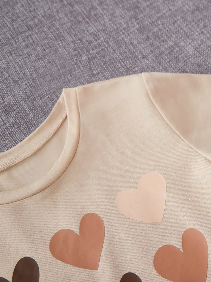 Solid Color Fitted Short Sleeve T Shirt With Heart Pattern