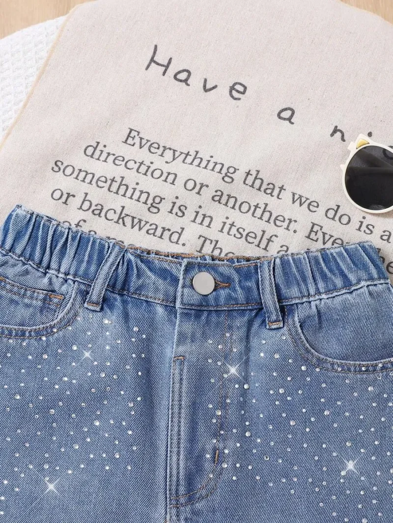 Ripped & Rhinestone Detail Pocket Denim Wash Casual Shorts