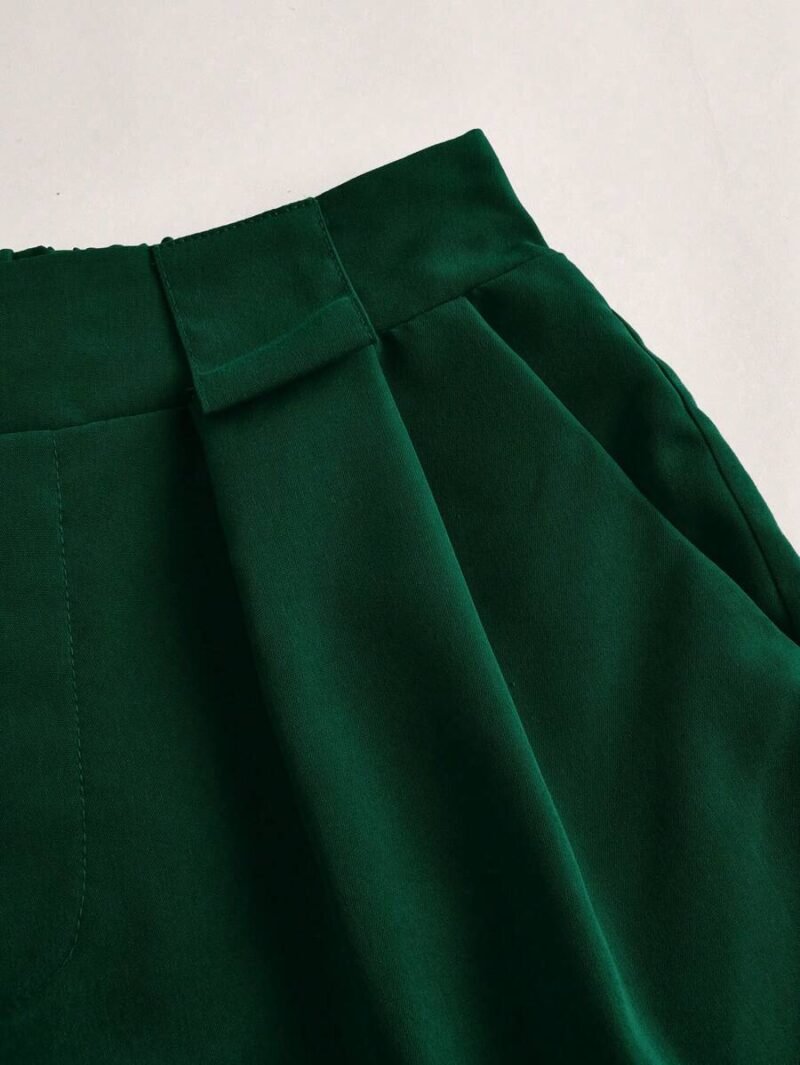Plain Pleated Pockets Straight Leg Shorts